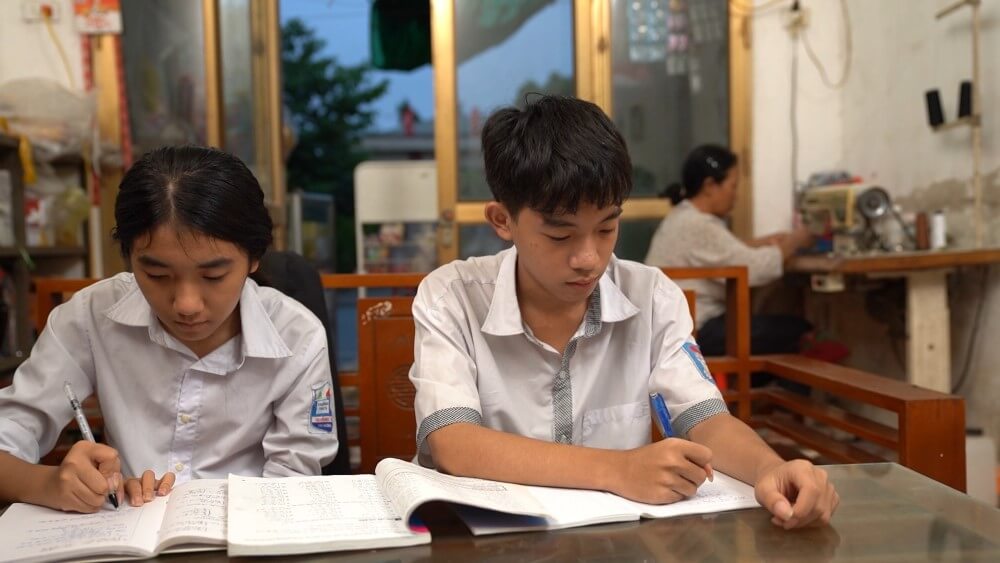 MC Thành Trung, ca nương Kiều Anh rơi nước mắt trước ước mơ làm bác sĩ của những em nhỏ có người thân bệnh nặng - 2