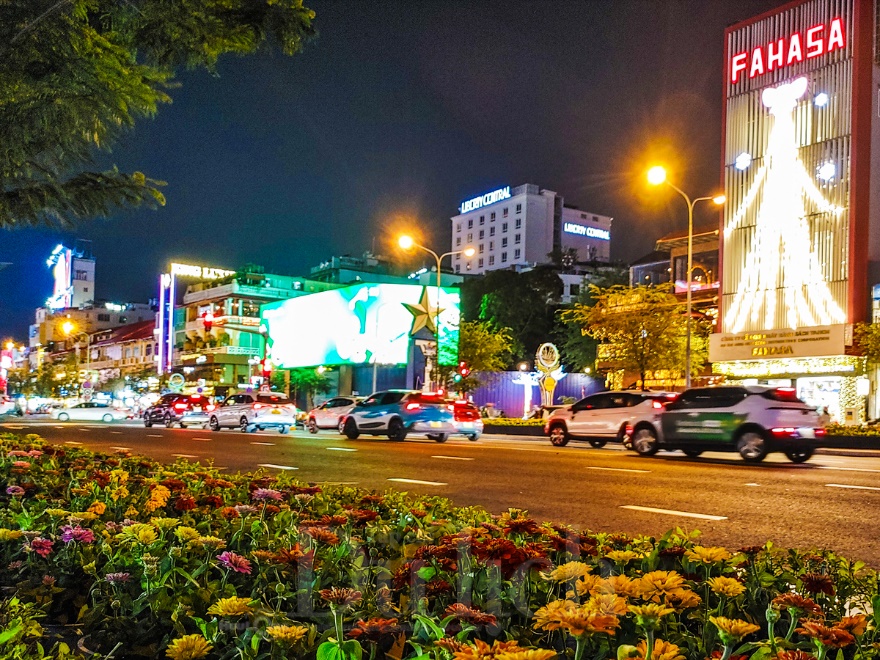 Đại lộ Lê Lợi ‘thay áo’ - Nét duyên cổ điển giữa lòng Sài Gòn đón Xuân sang - 6