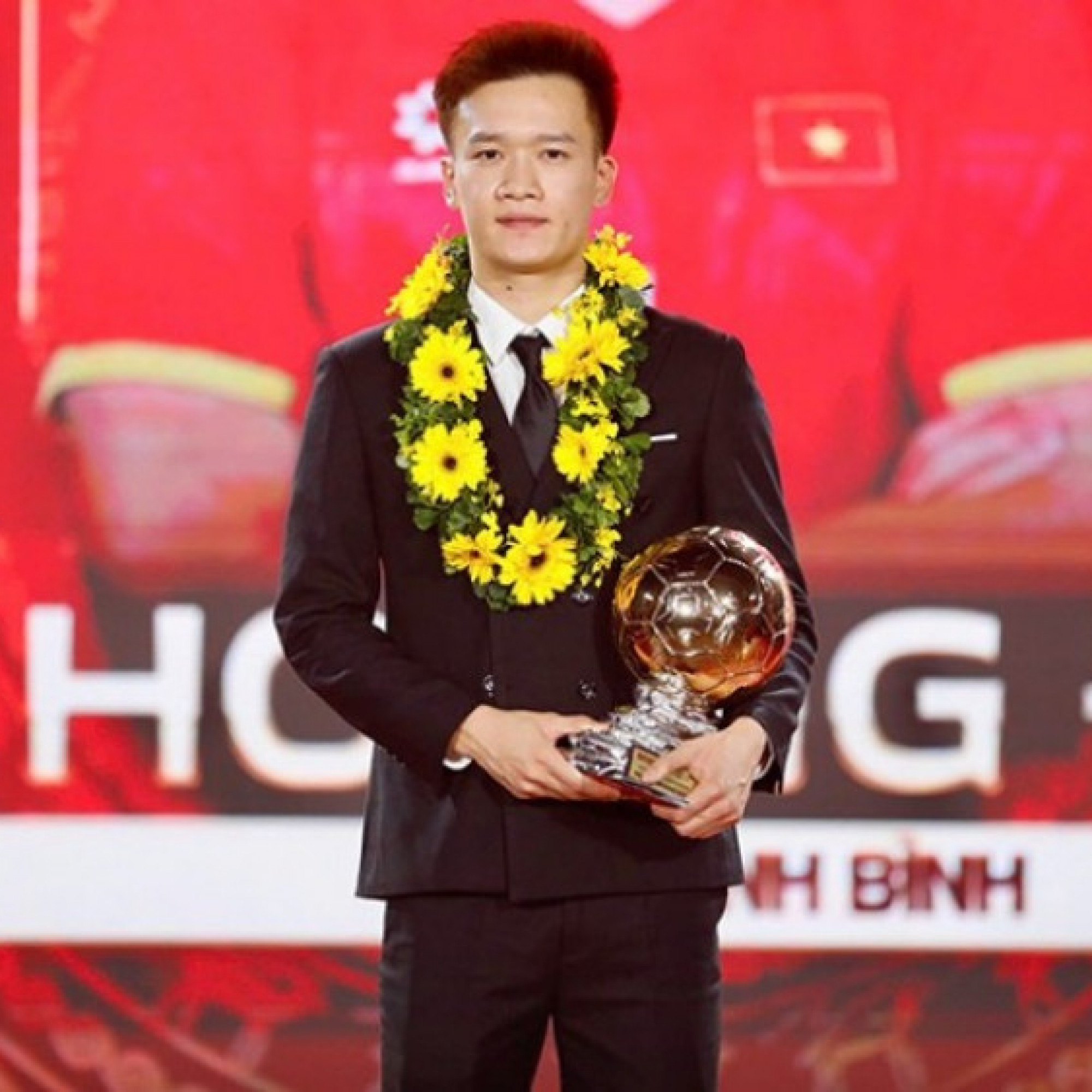  - Hoàng Đức xúc động nhận Quả bóng vàng Việt Nam, hết lời khen Đình Bắc
