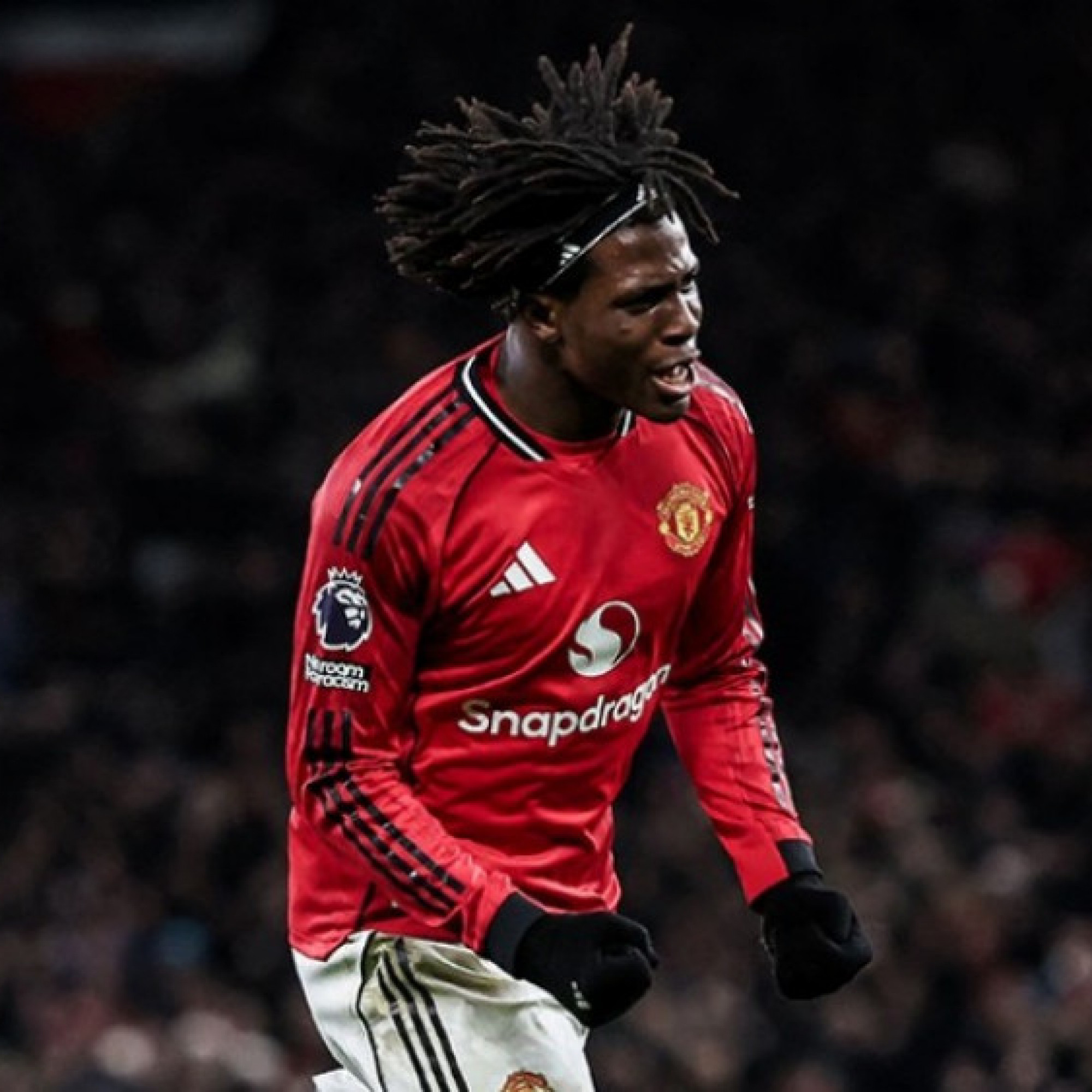  - Dorgu ghi siêu phẩm vô lê kiểu Zidane tung lưới Newcastle, "mở tài khoản" cho MU