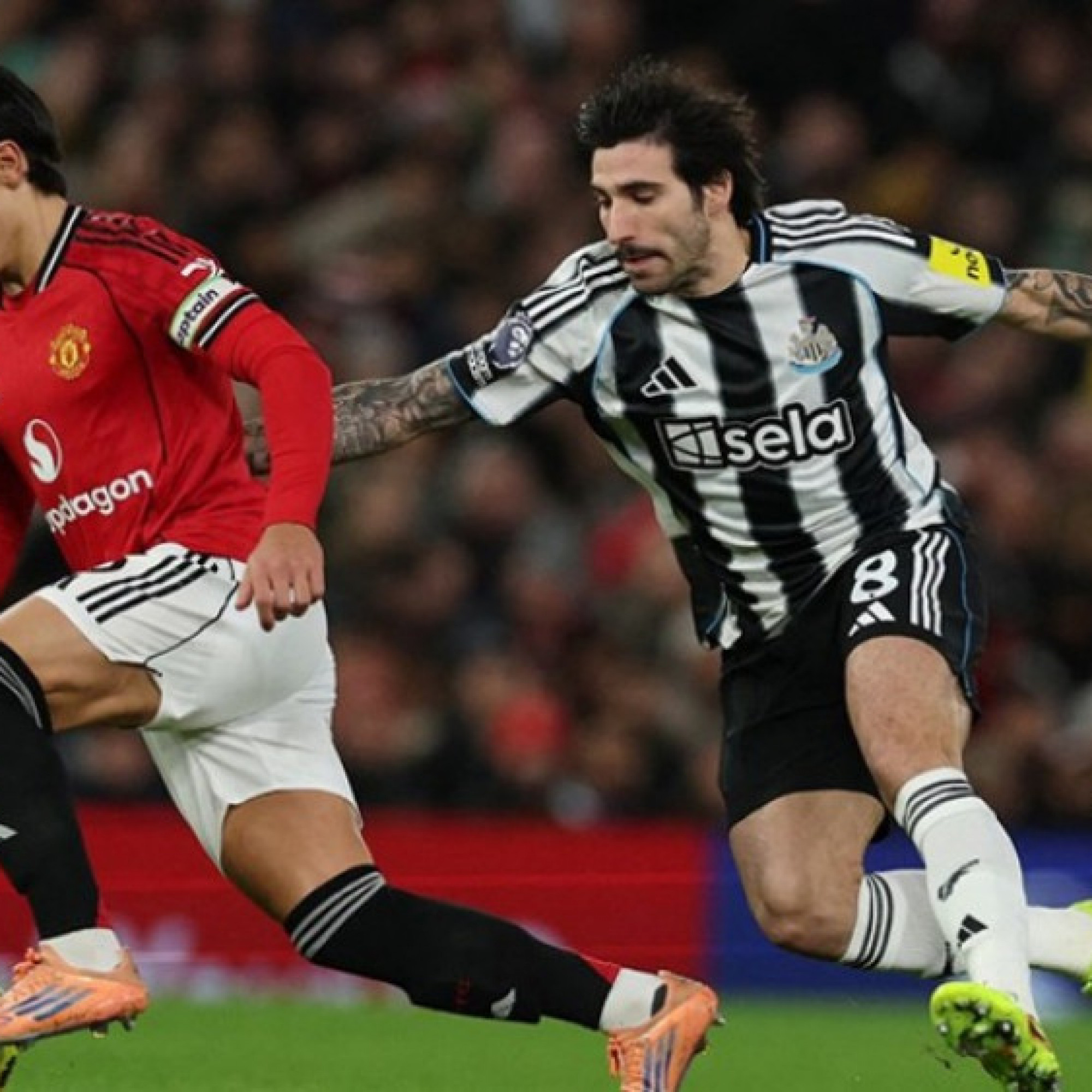  - Kết quả bóng đá MU - Newcastle: Siêu phẩm định đoạt (Ngoại hạng Anh)