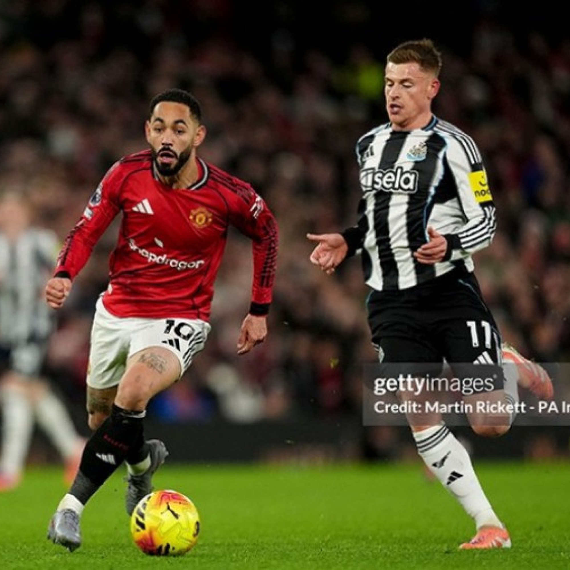  - Kết quả bóng đá MU - Newcastle: Siêu phẩm định đoạt (Ngoại hạng Anh)