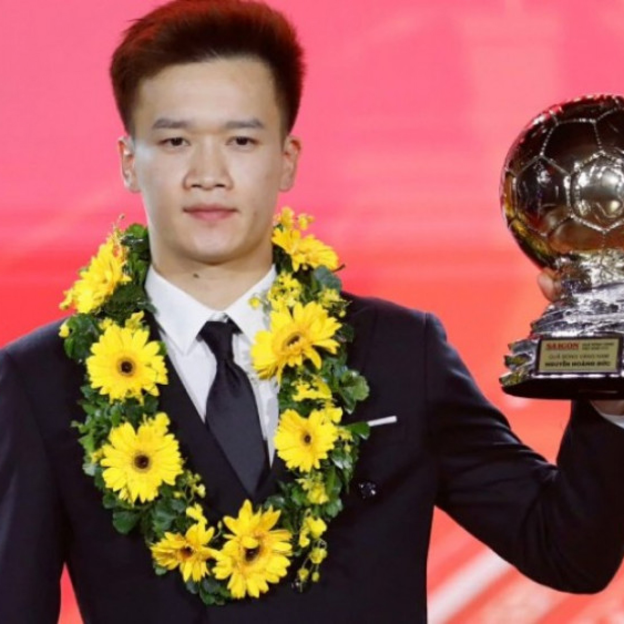  - Hoàng Đức lần thứ ba đoạt Quả bóng vàng: Đẳng cấp của tiền vệ trị giá "vàng 10"