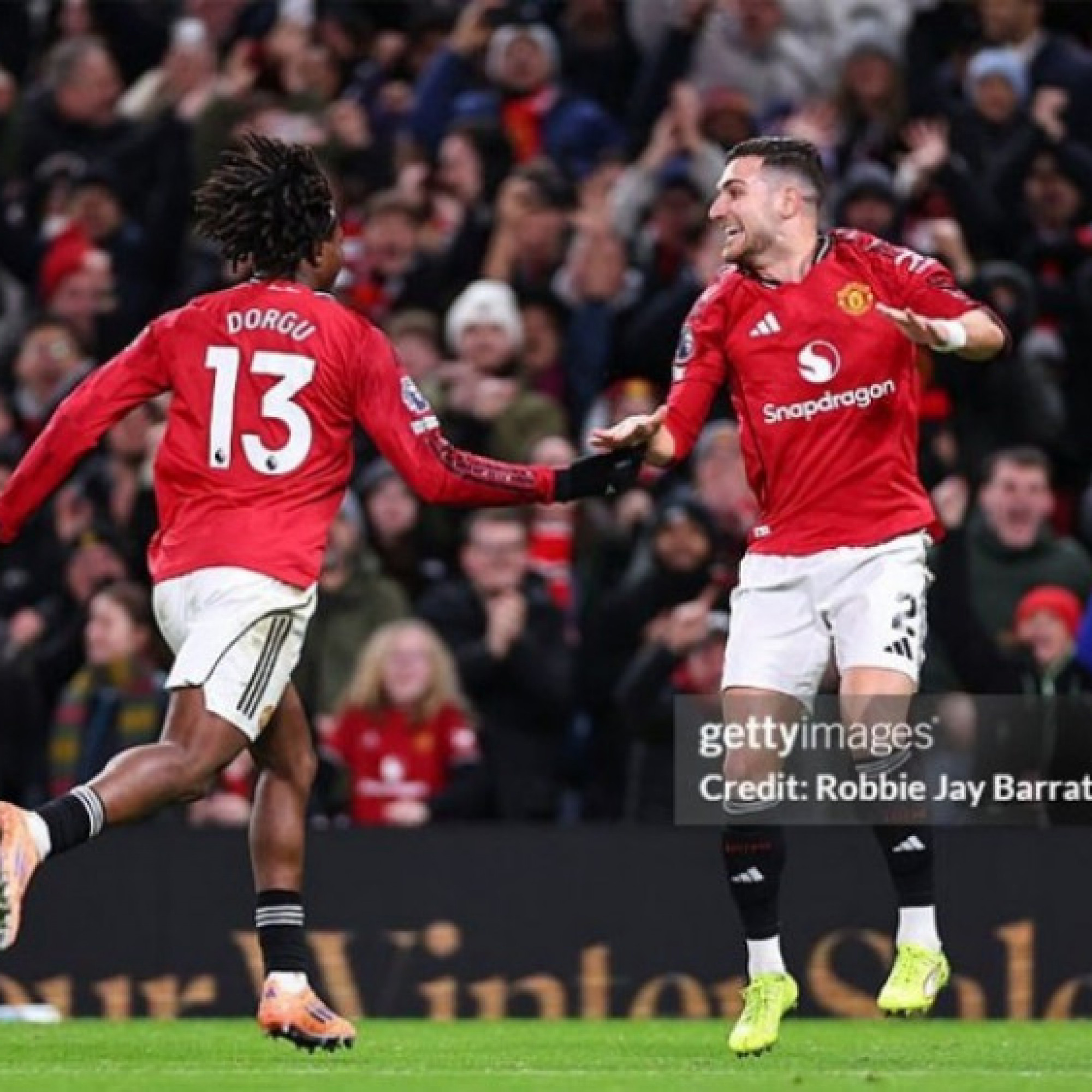  - MU ghi bàn bóng chết nhiều hơn Arsenal, dứt chuỗi thủng lưới dài đằng đẵng