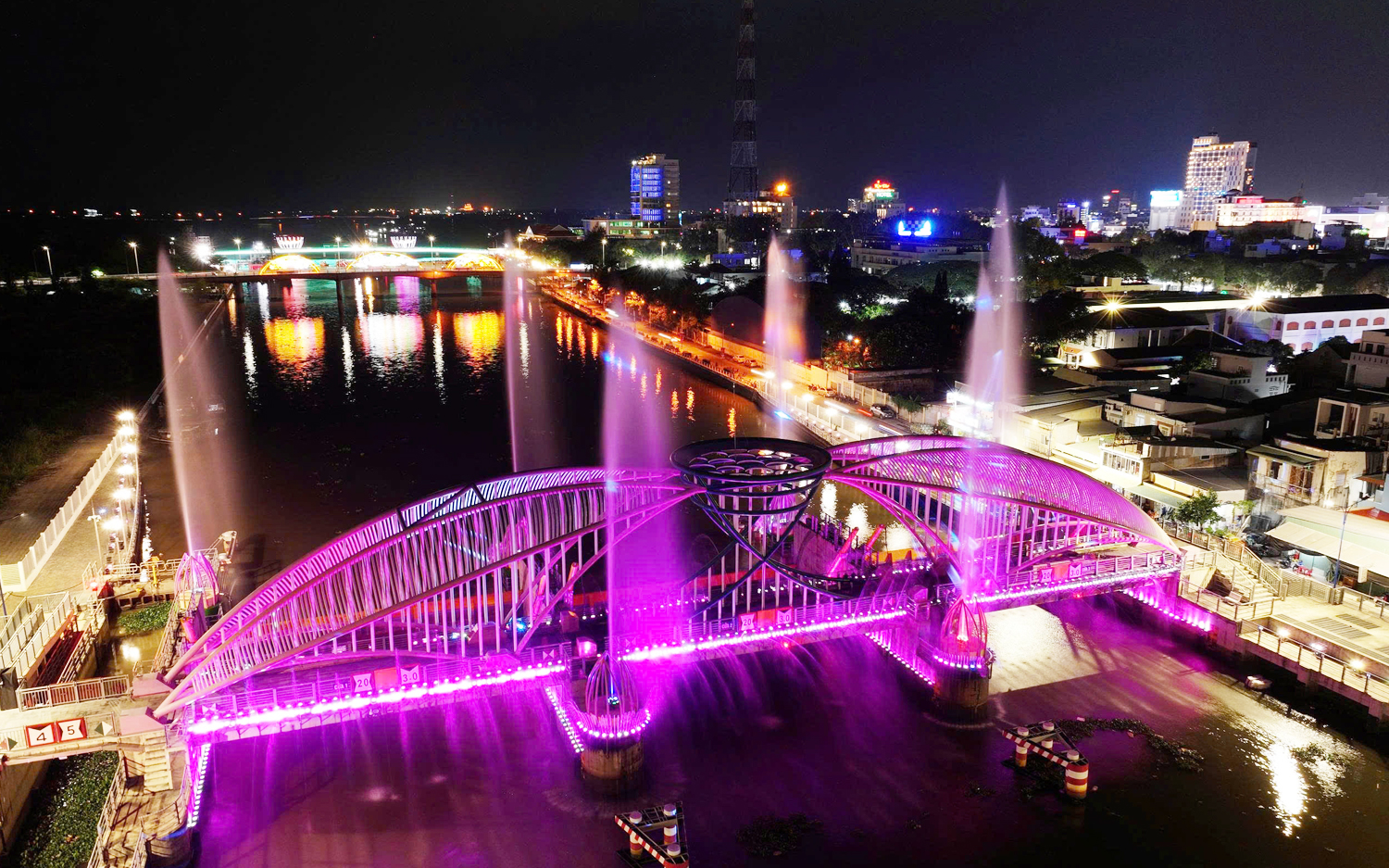 Sông nước Cần Thơ như bừng tỉnh, thức dậy trong sắc màu rực rỡ - 5