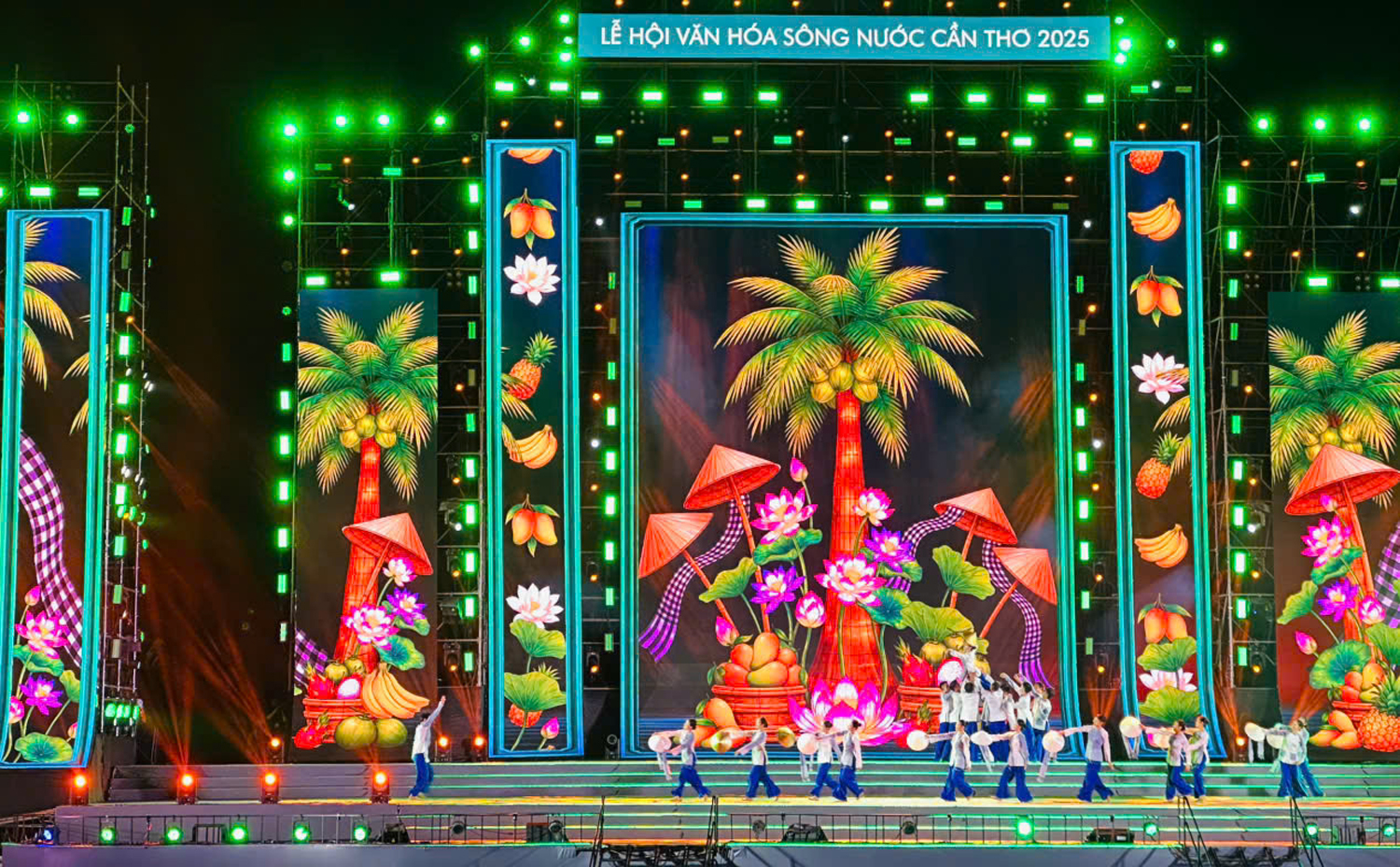 Sông nước Cần Thơ như bừng tỉnh, thức dậy trong sắc màu rực rỡ - 8