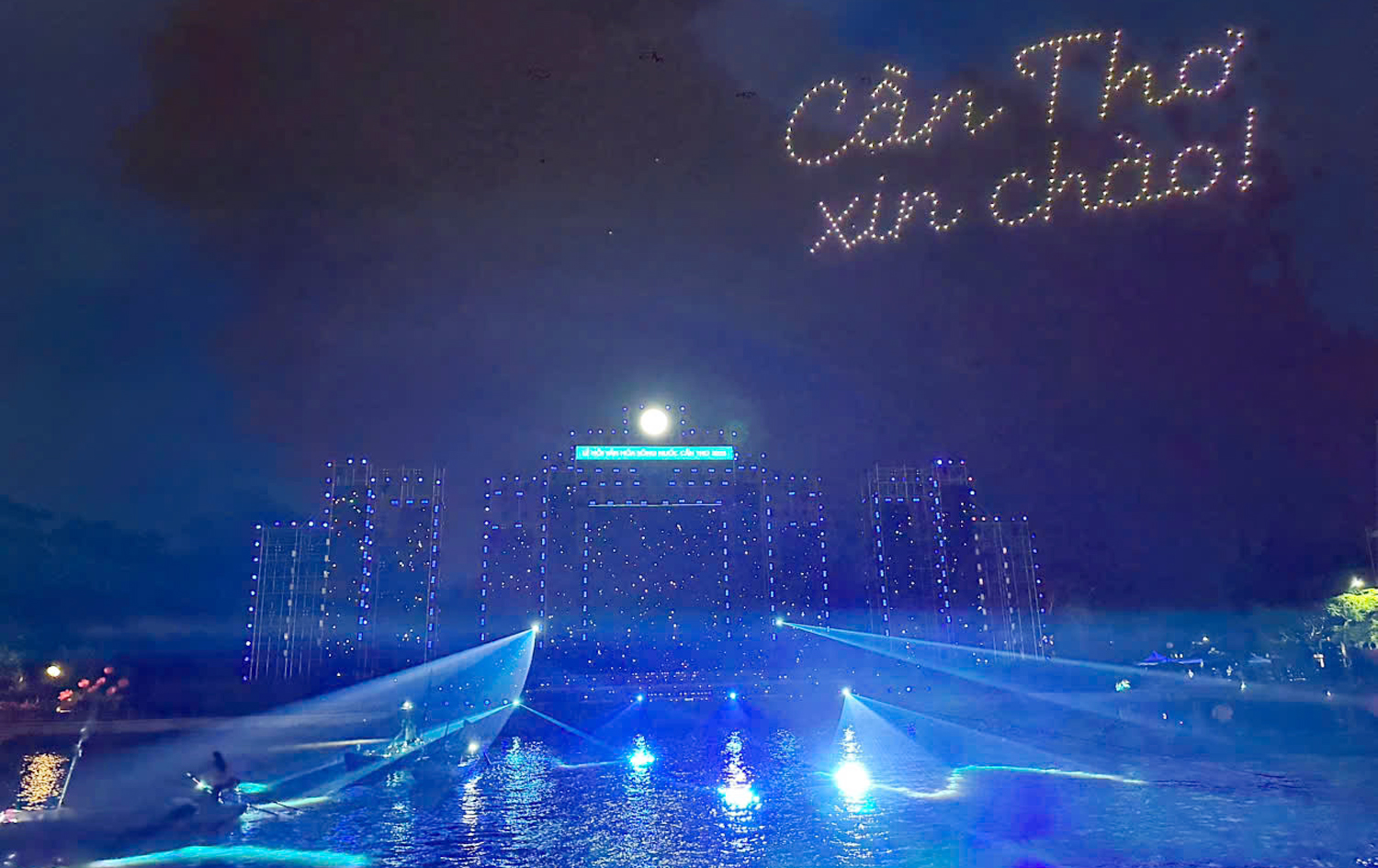 Sông nước Cần Thơ như bừng tỉnh, thức dậy trong sắc màu rực rỡ - 11