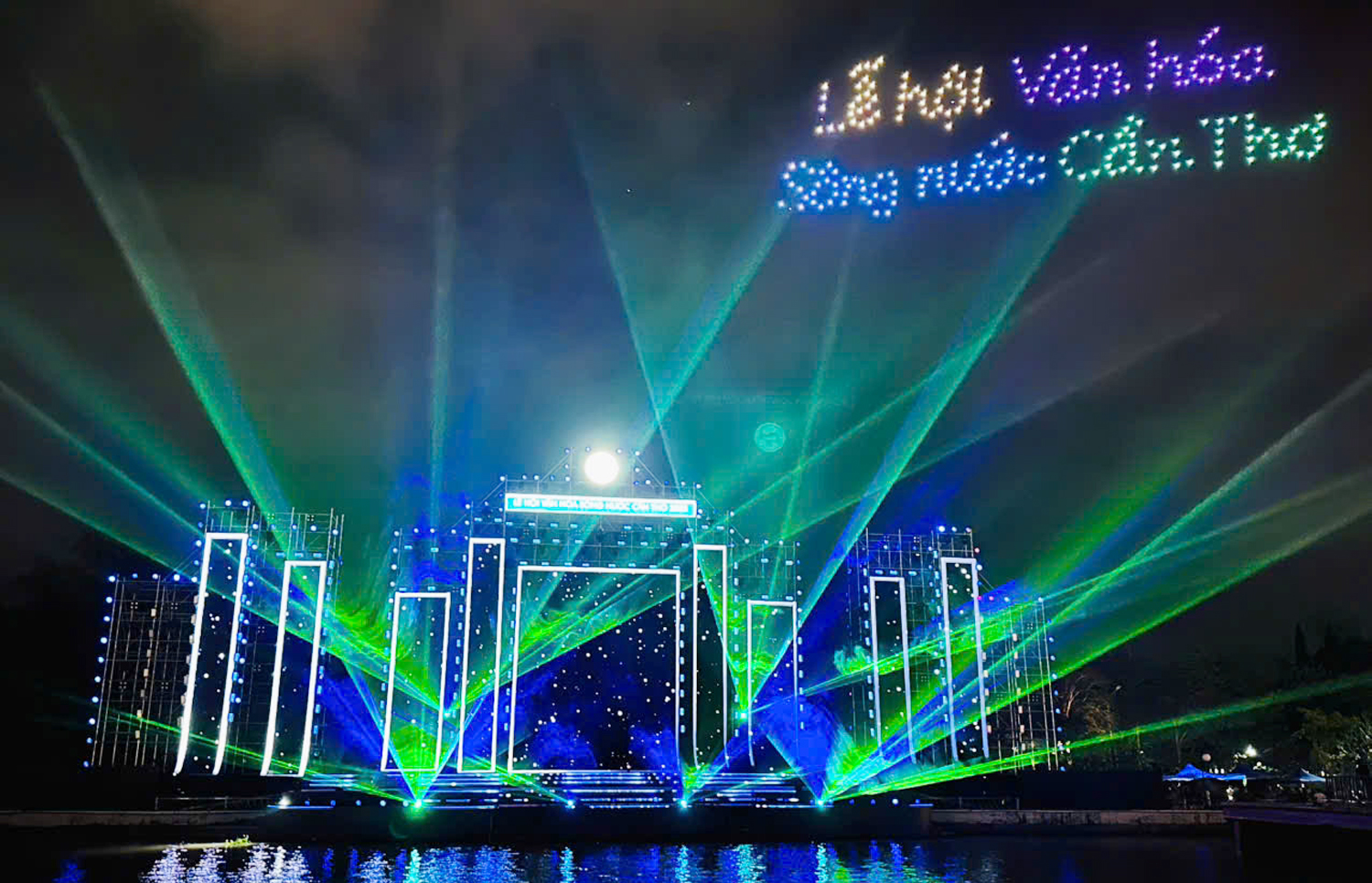 Sông nước Cần Thơ như bừng tỉnh, thức dậy trong sắc màu rực rỡ - 14