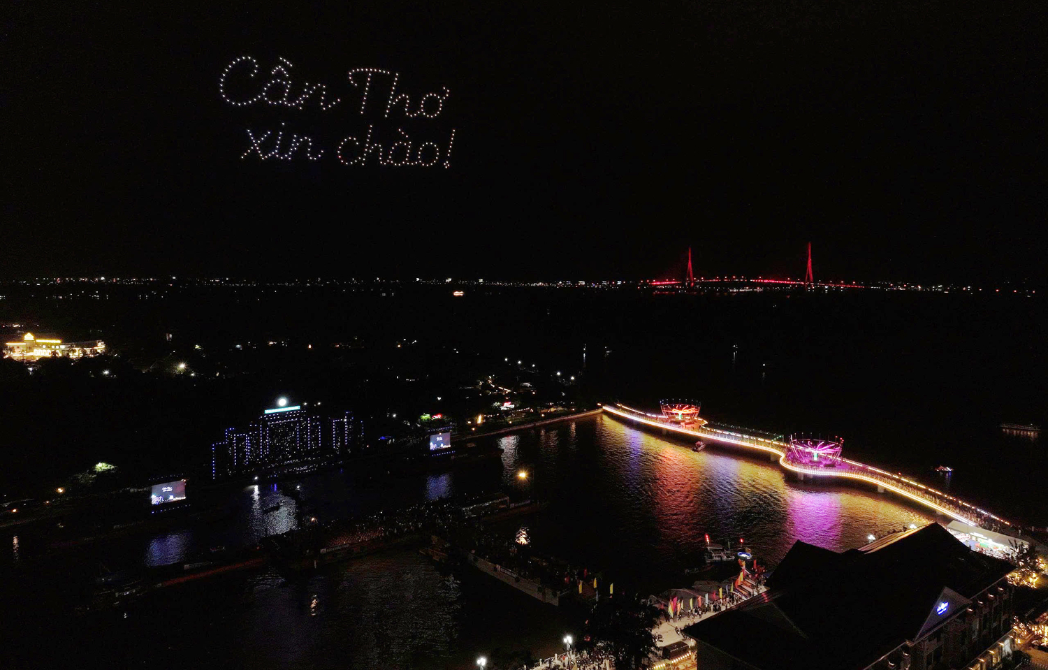 Sông nước Cần Thơ như bừng tỉnh, thức dậy trong sắc màu rực rỡ - 15