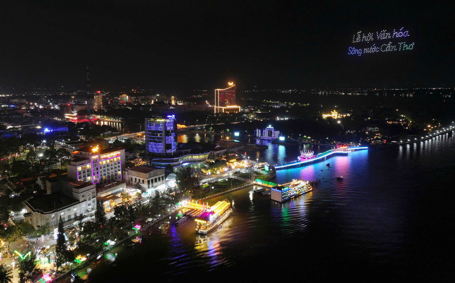 Sông nước Cần Thơ như bừng tỉnh, thức dậy trong sắc màu rực rỡ - 17