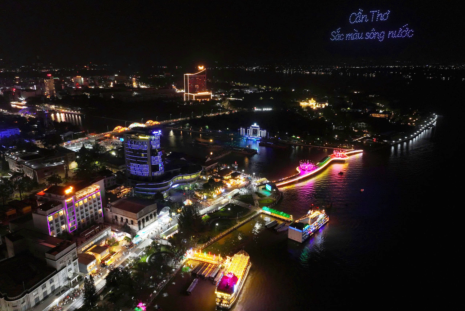 Sông nước Cần Thơ như bừng tỉnh, thức dậy trong sắc màu rực rỡ - 18