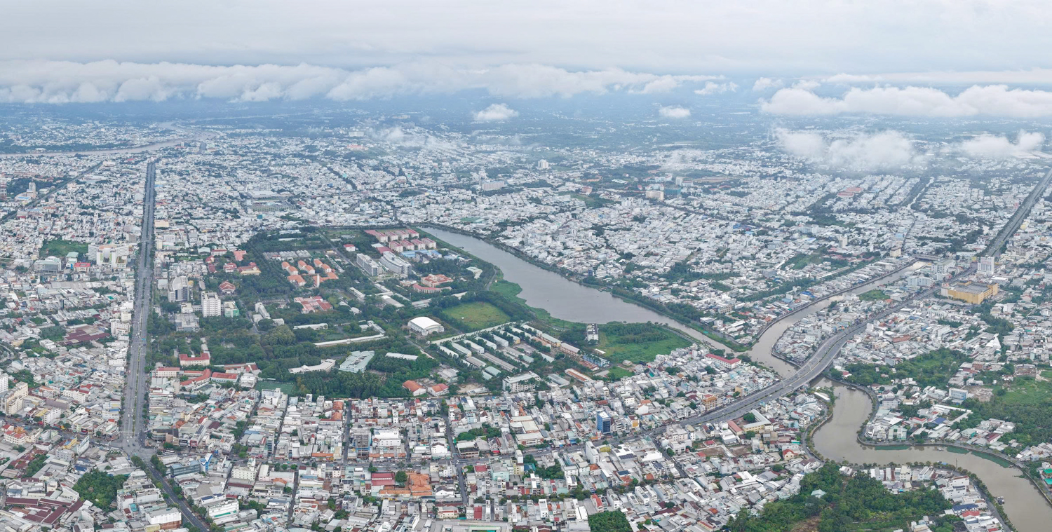 Hàng nghìn du khách xem tập luyện Flyboard ở Cần Thơ - 4
