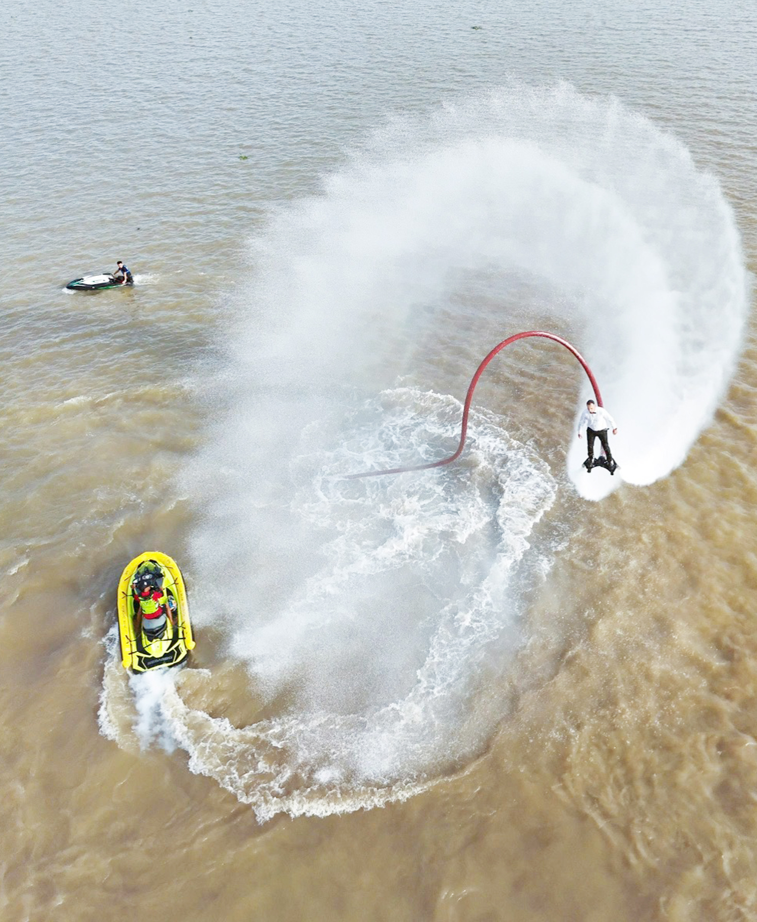 Hàng nghìn du khách xem tập luyện Flyboard ở Cần Thơ - 15