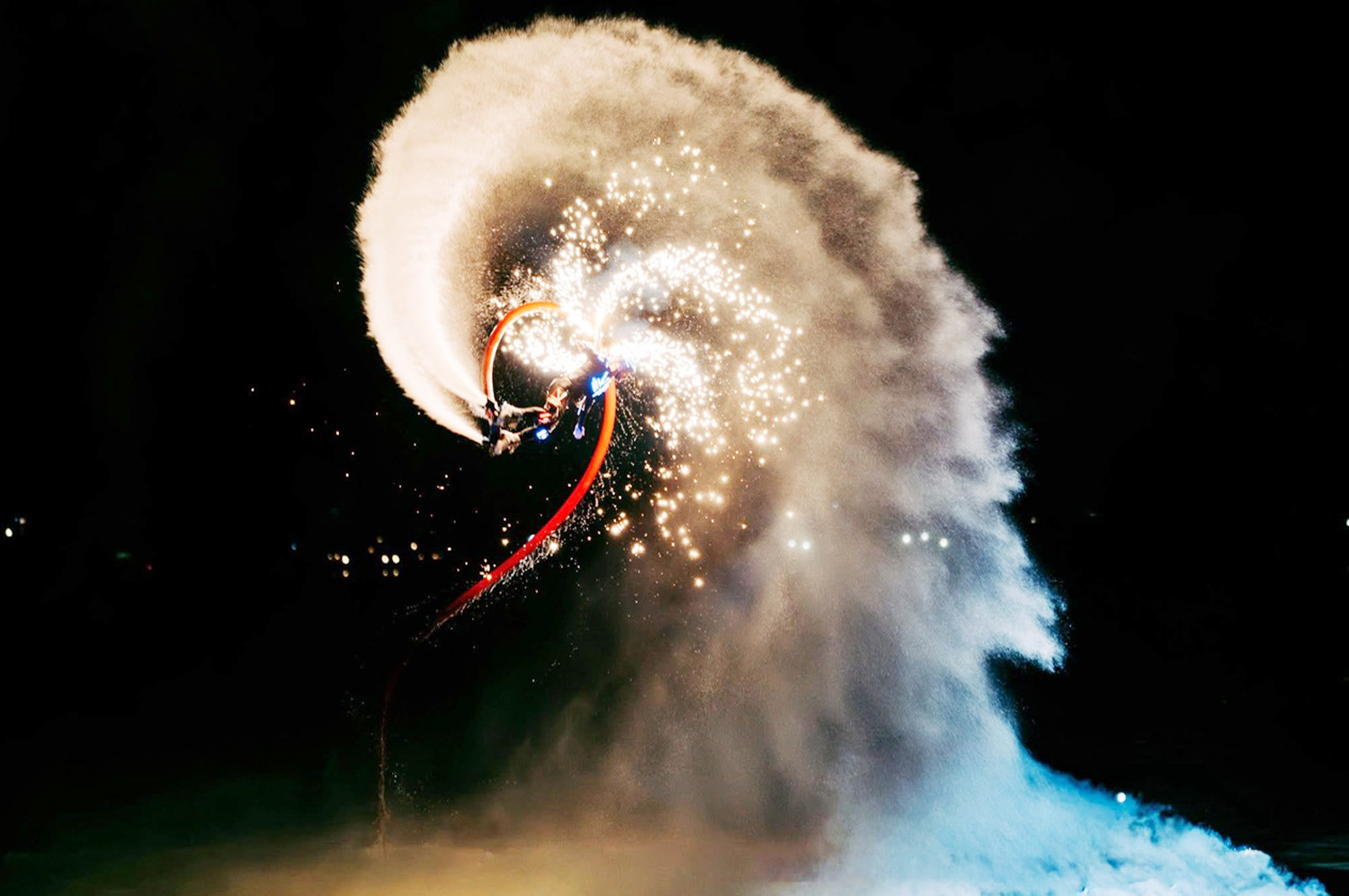 Hàng nghìn du khách xem tập luyện Flyboard ở Cần Thơ - 18