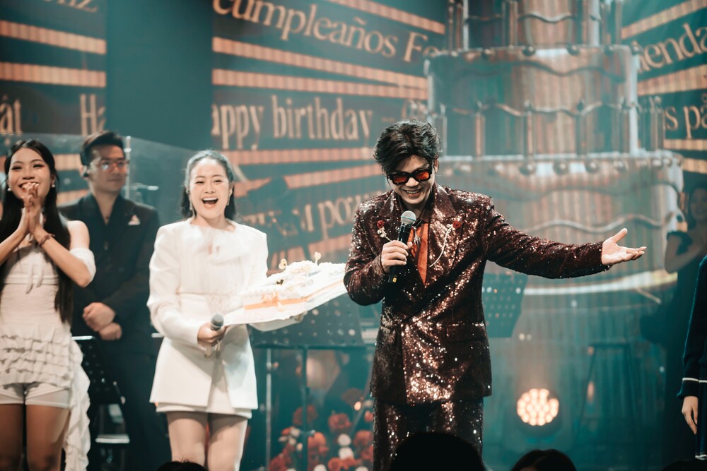 Phan Đinh Tùng mời 5 Anh Tài cùng góp giọng trong ĐINH SHOW mừng sinh nhật tuổi 50 - 2