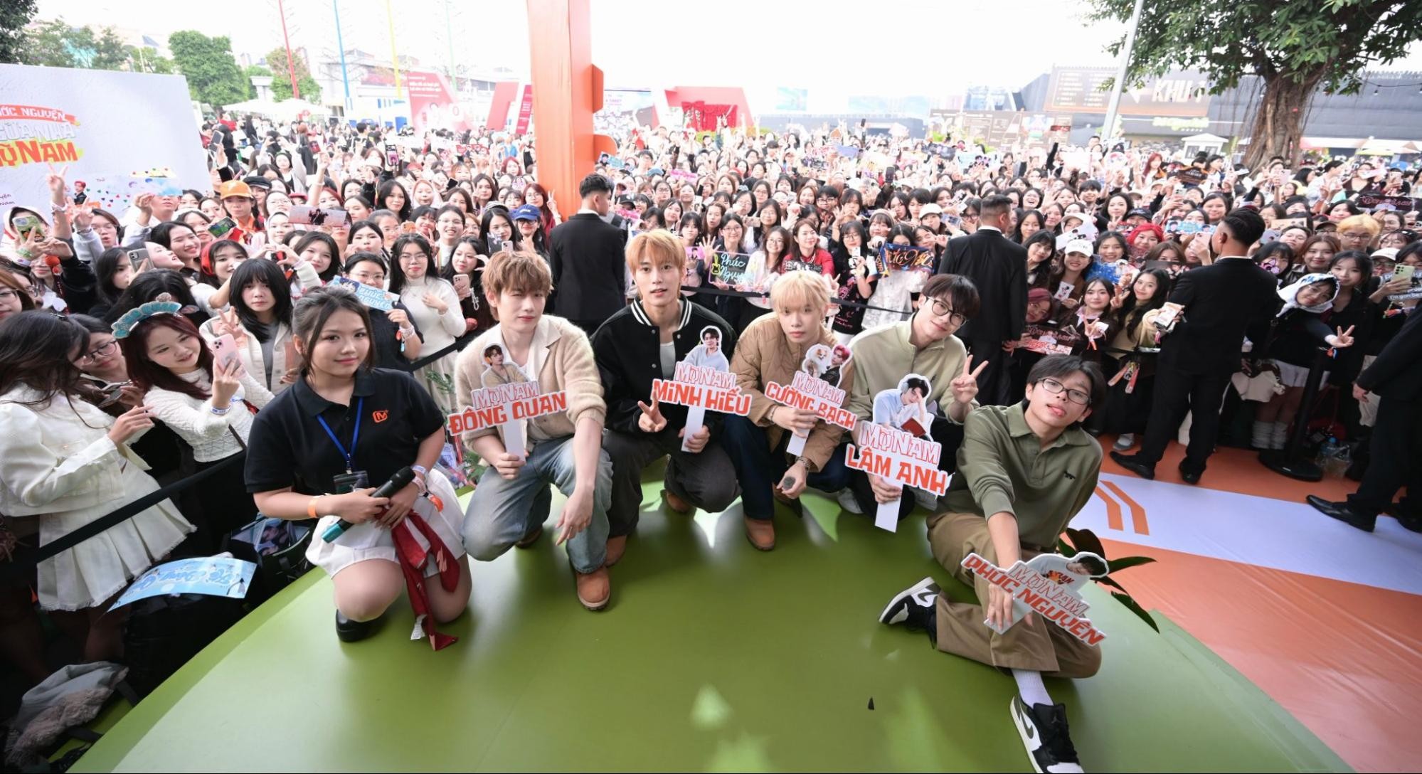 “Gõ cửa nhà mỹ nam” đánh dấu lần đầu phim tương tác cùng thần tượng xuất hiện tại Việt Nam - 3