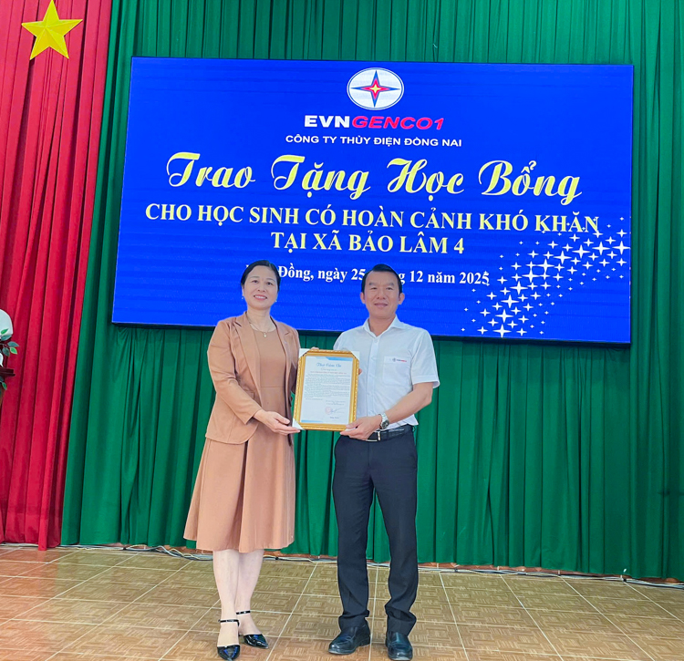 Công ty Thủy điện Đồng Nai trao học bổng cho các em học sinh khó khăn tại Lâm Đồng - 6