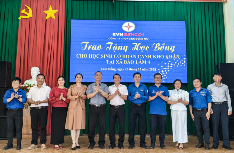 Công ty Thủy điện Đồng Nai trao học bổng cho các em học sinh khó khăn tại Lâm Đồng - 7