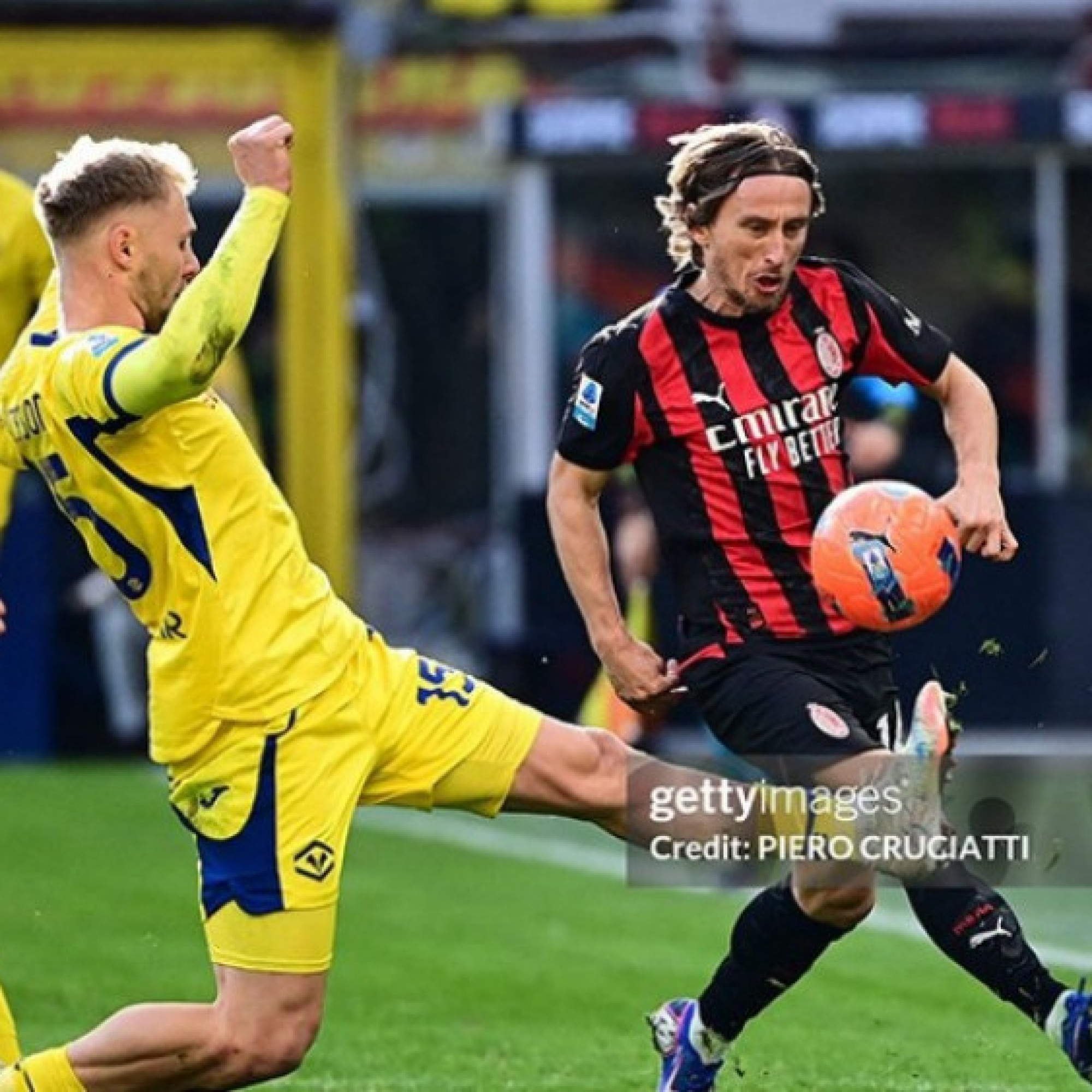  - Video bóng đá AC Milan - Verona: Tưng bừng 3 bàn, đánh chiếm ngôi đầu (Serie A)