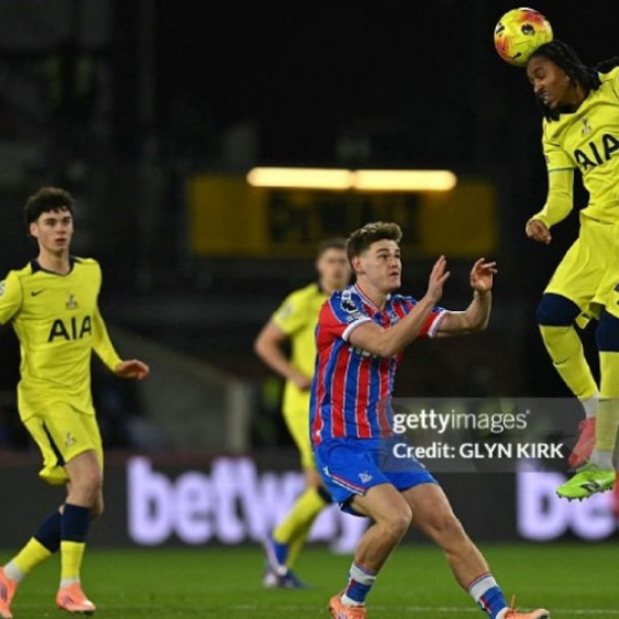  - Trực tiếp bóng đá Crystal Palace - Tottenham: Tranh chấp quyết liệt (Ngoại hạng Anh)