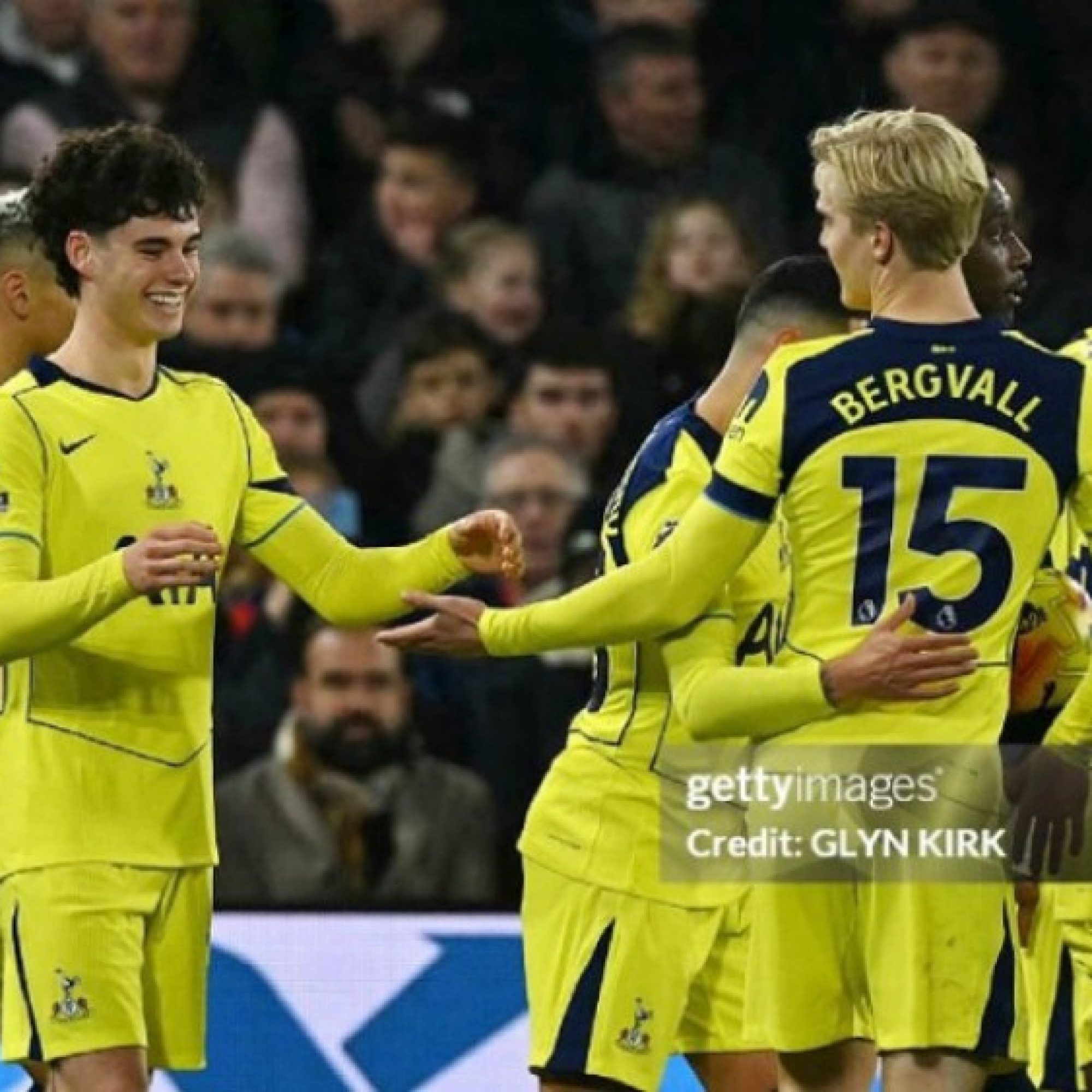  - Nóng bảng xếp hạng Ngoại hạng Anh: Tottenham giúp MU giữ chắc top 6