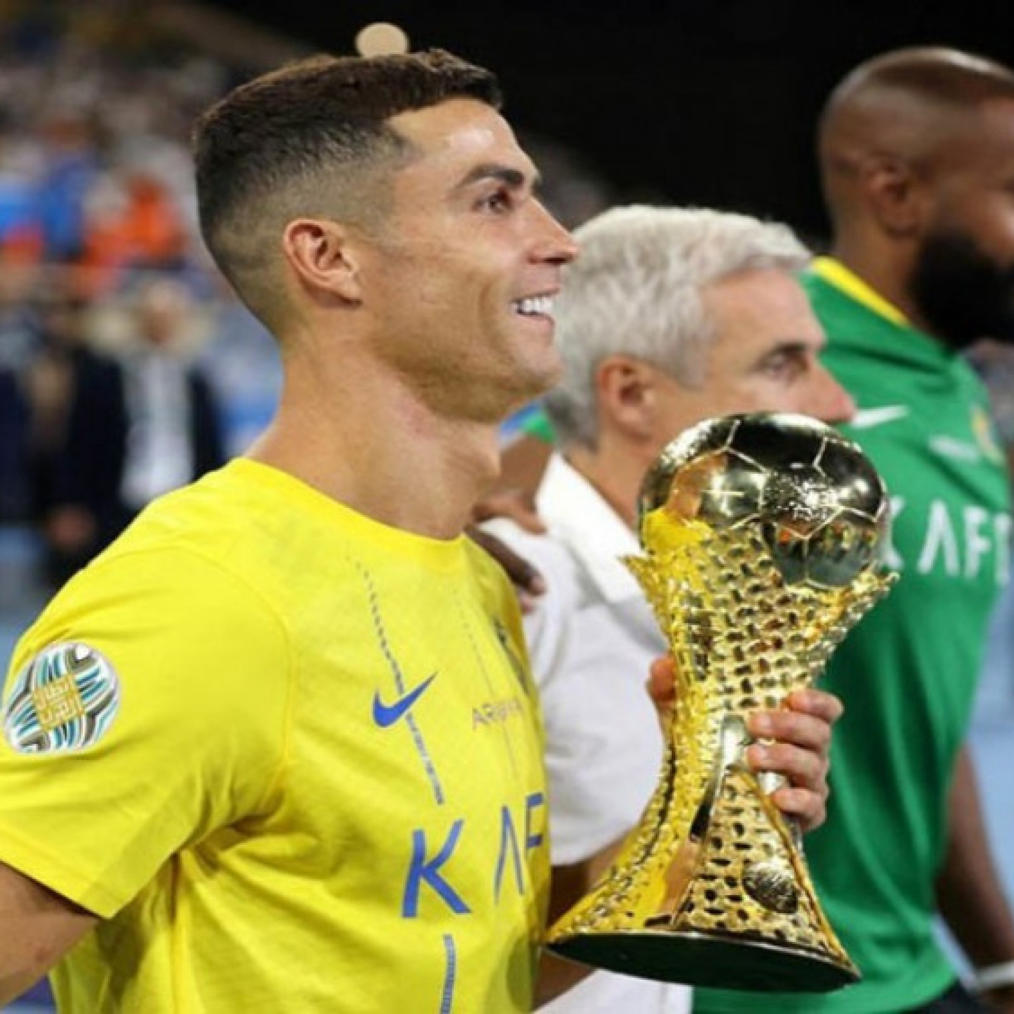  - Ronaldo úp mở ý định rời Al Nassr trở lại châu Âu, ghi 1000 bàn mới giải nghệ