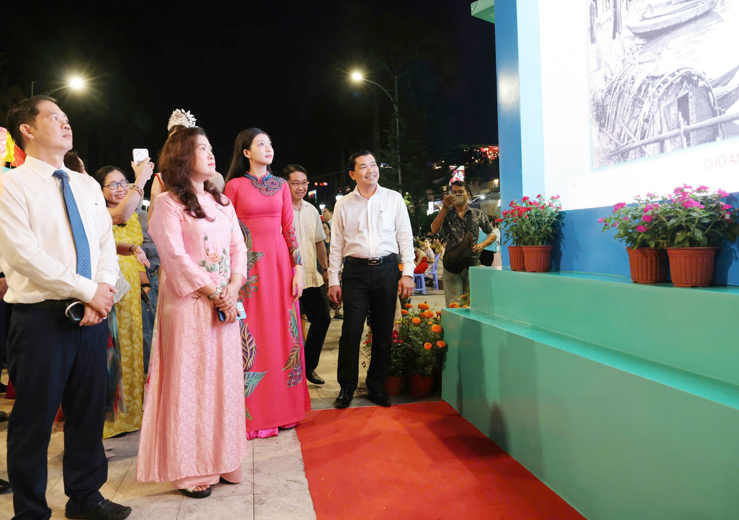 Du khách thưởng ngoạn ‘mạch nguồn’ nuôi dưỡng tâm hồn và cuộc sống của người dân miền Tây - 2