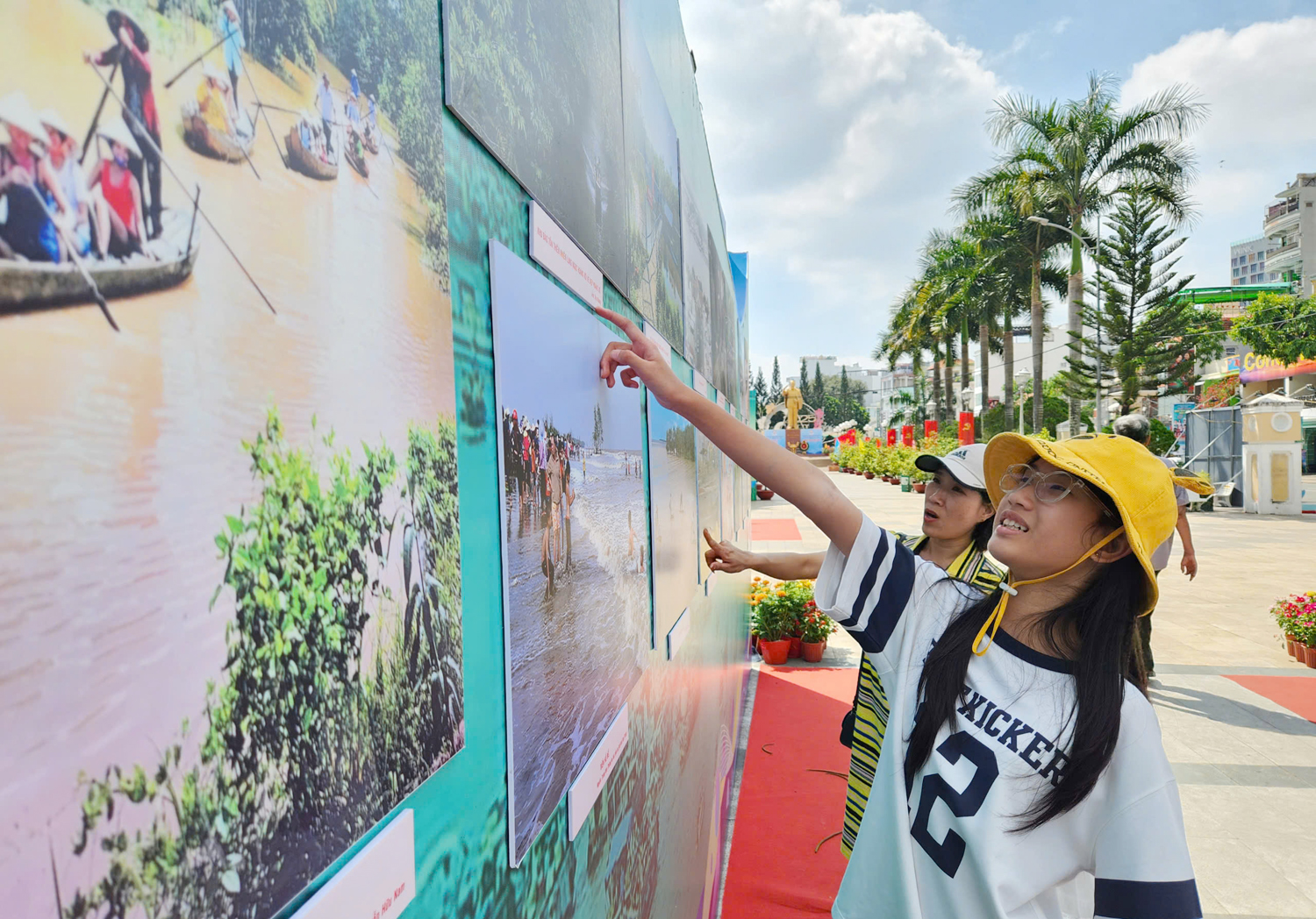 Du khách thưởng ngoạn ‘mạch nguồn’ nuôi dưỡng tâm hồn và cuộc sống của người dân miền Tây - 5