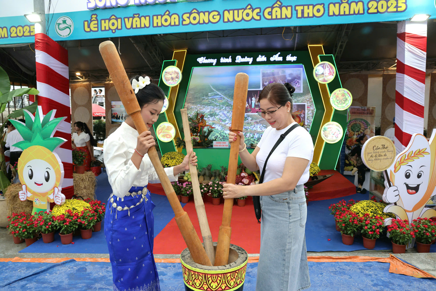 Du khách thưởng ngoạn ‘mạch nguồn’ nuôi dưỡng tâm hồn và cuộc sống của người dân miền Tây - 12