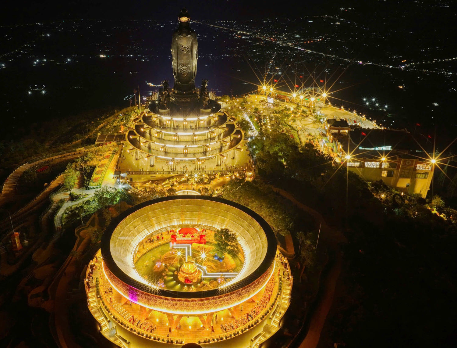 An vị tôn tượng Đức Phật Câu Na Hàm Mâu Ni trên đỉnh Núi Bà Đen - 7