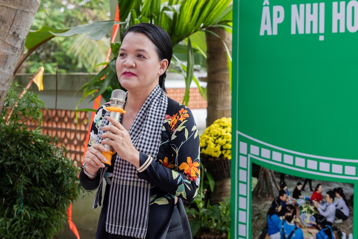 nhi hoa mo cua lang que, don du khach bang nhip song ban dia - 4