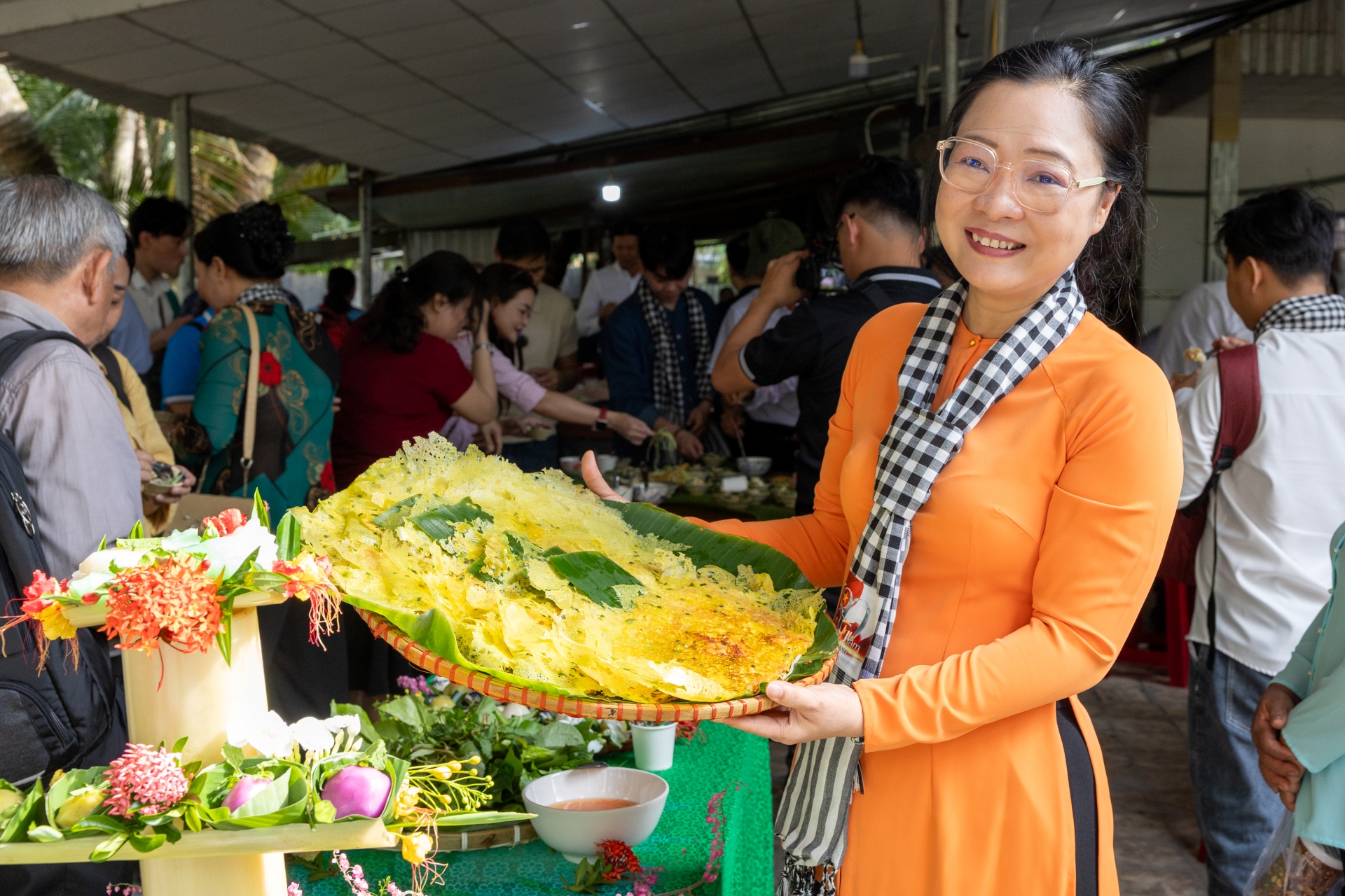 nhi hoa mo cua lang que, don du khach bang nhip song ban dia - 6