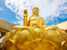  - An vị tôn tượng Đức Phật Câu Na Hàm Mâu Ni trên đỉnh Núi Bà Đen