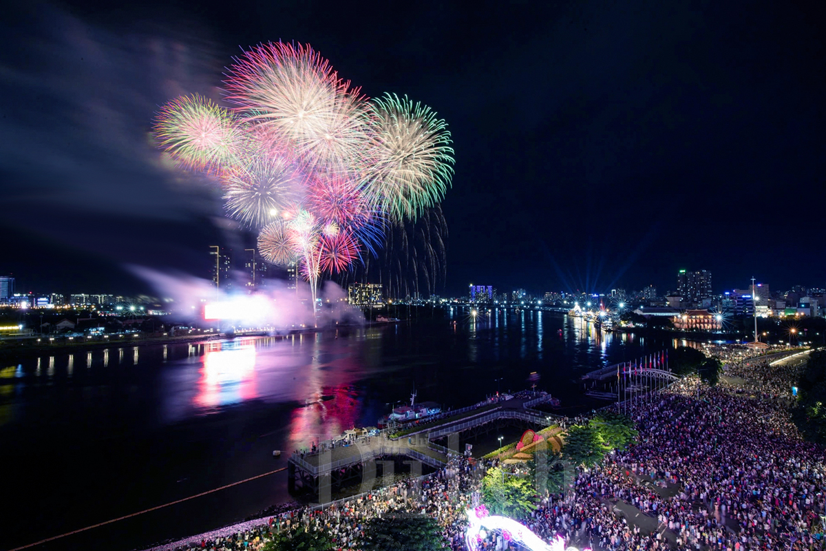 Điều tiết giao thông hơn 20 tuyến đường phục vụ dạ tiệc pháo hoa chào năm mới - 9