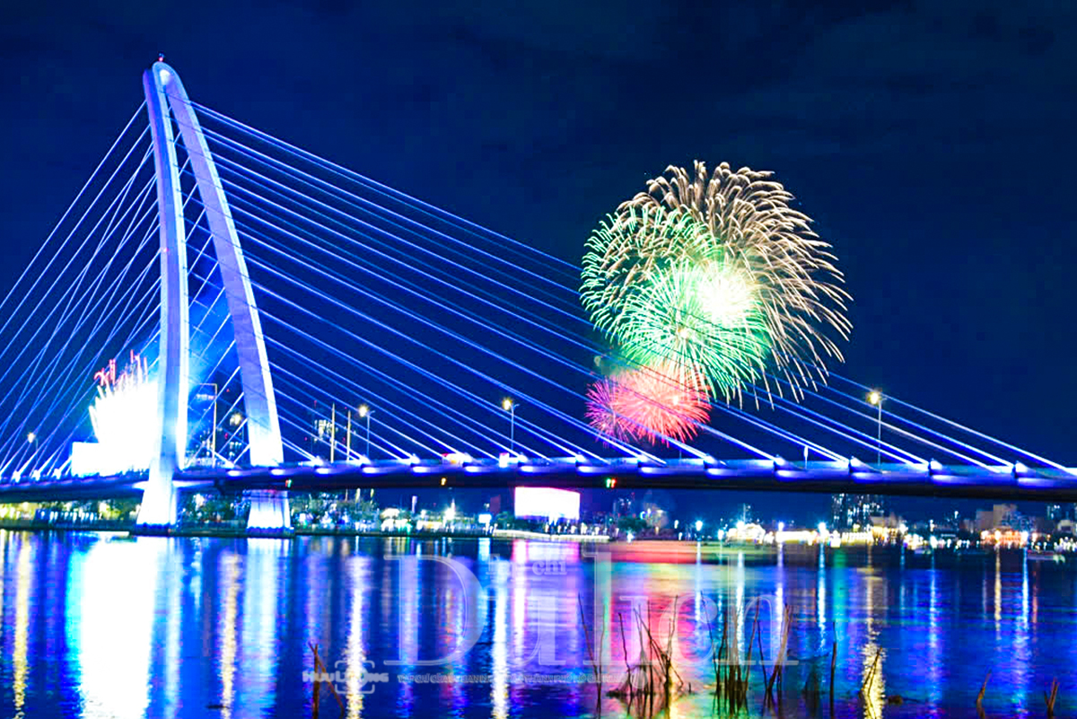 Điều tiết giao thông hơn 20 tuyến đường phục vụ dạ tiệc pháo hoa chào năm mới - 8