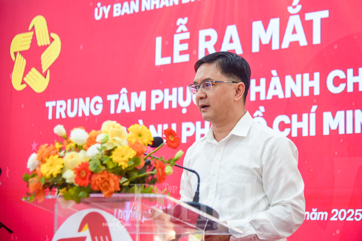 Chủ tịch UBND TP trải nghiệm Metro dự khánh thành Trung tâm hành chính công - 6