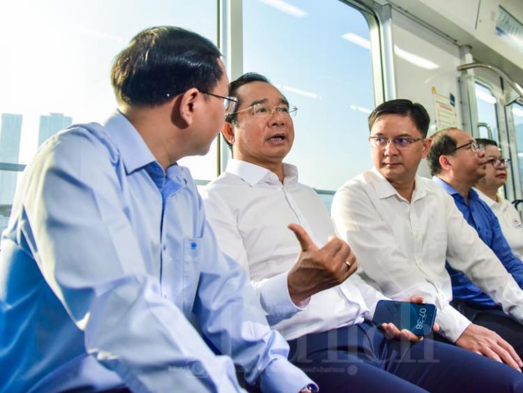 Chủ tịch UBND TP trải nghiệm Metro dự khánh thành Trung tâm hành chính công