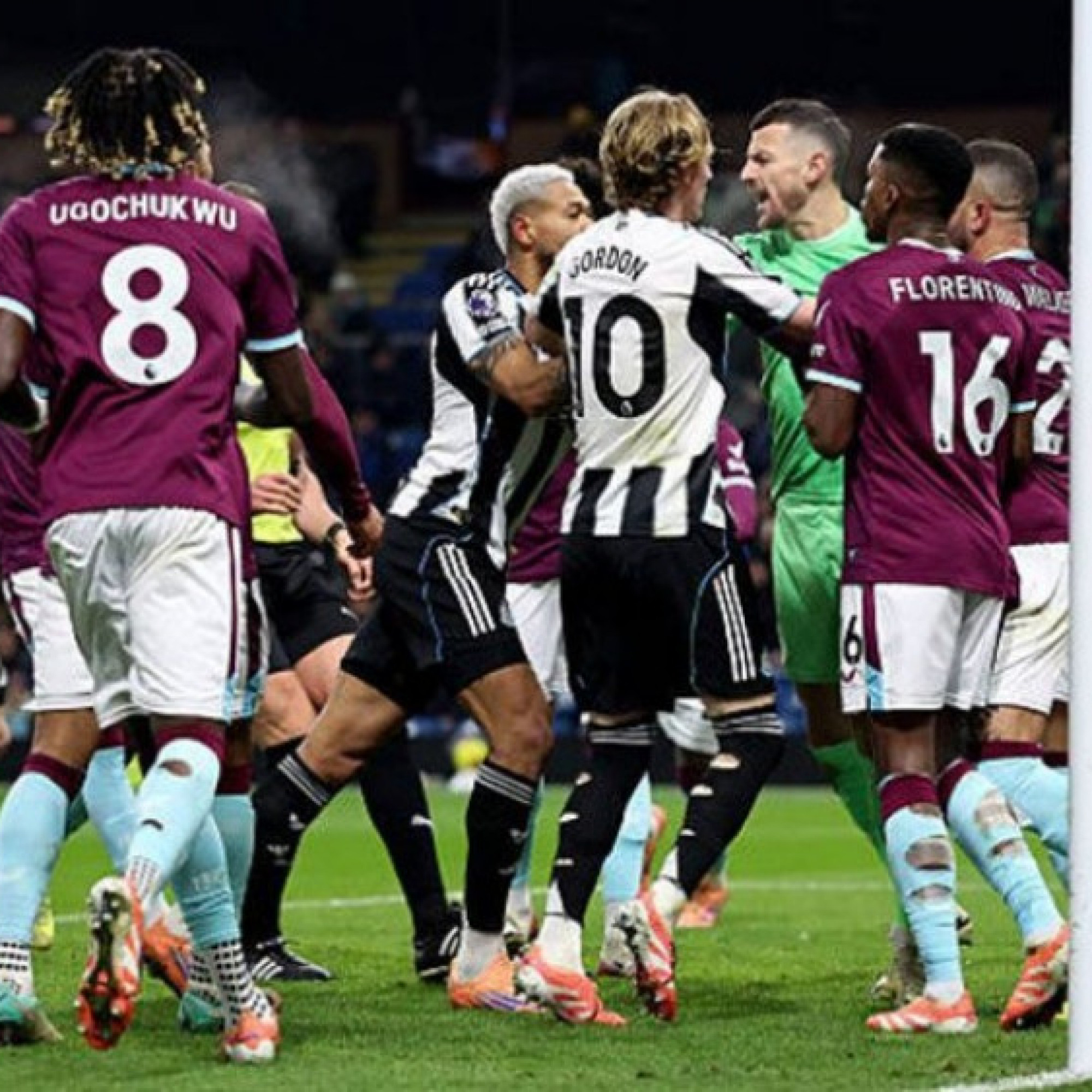  - Kết quả bóng đá Burnley - Newcastle: 2 bàn chỉ sau 7 phút, thế dẫn bàn vẫn mong manh (Ngoại hạng Anh)
