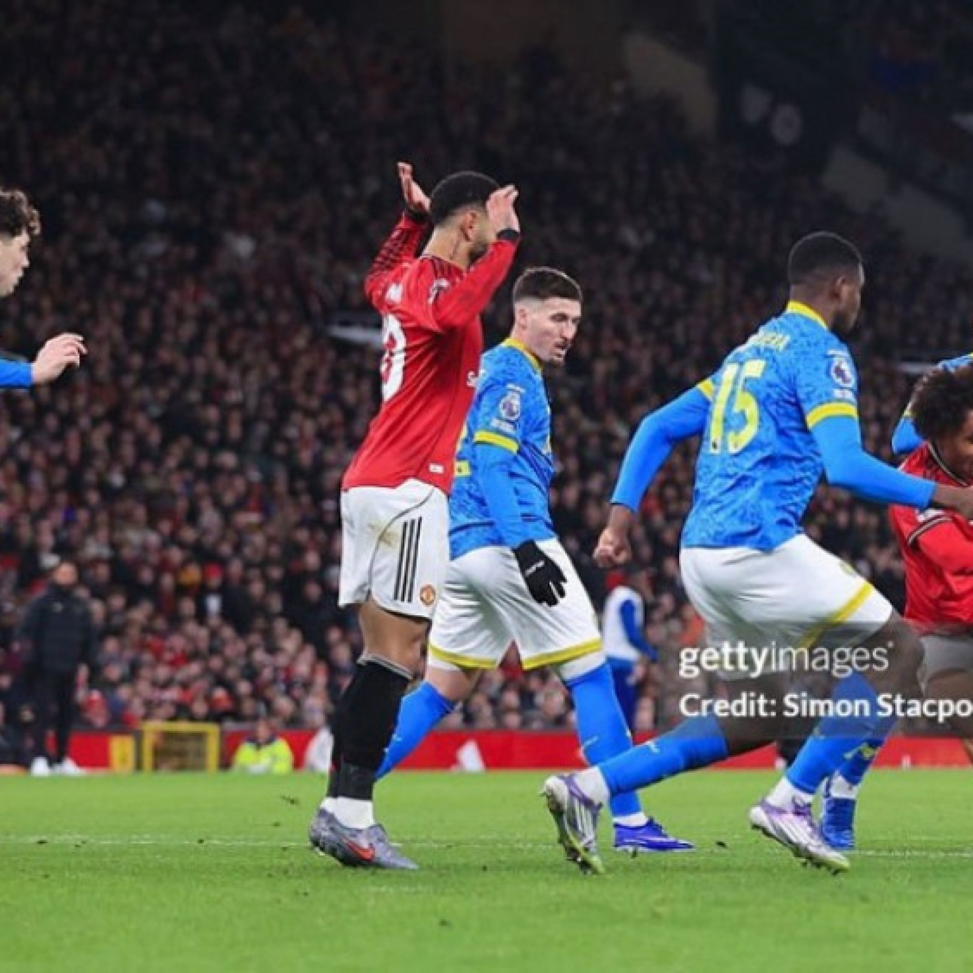  - Kết quả bóng đá MU - Wolves: Zirkzee vừa may & vừa đen, mừng hụt phút 90 (Ngoại hạng Anh)