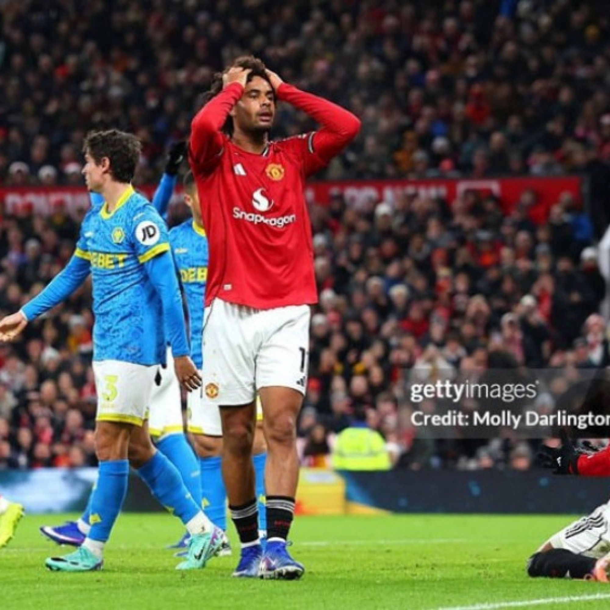  - Bình luận trận MU hòa đội bét bảng Wolves