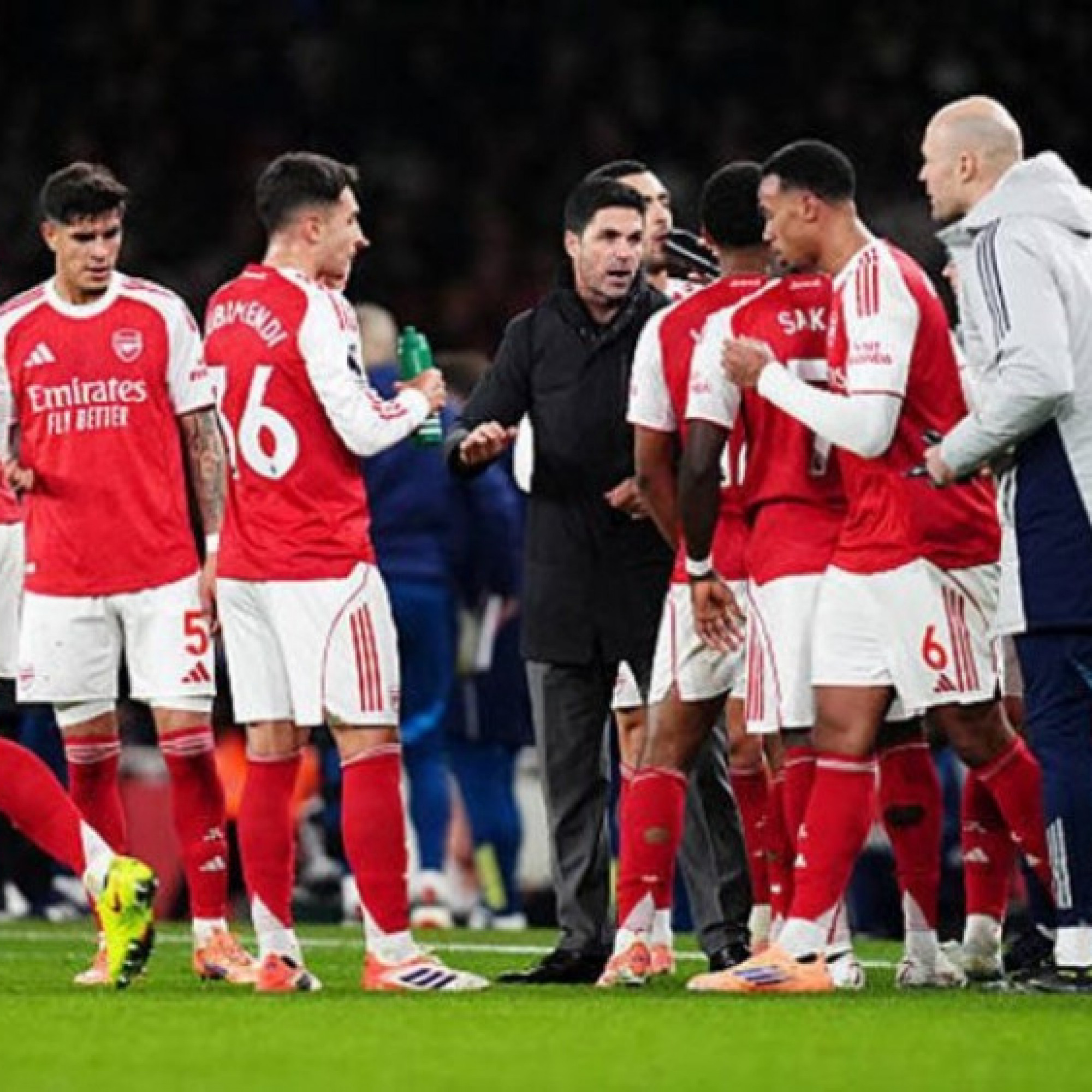  - Arsenal thắng đậm Aston Villa: Jesus cảm xúc sau khi ghi bàn, HLV Emery không bắt tay Arteta