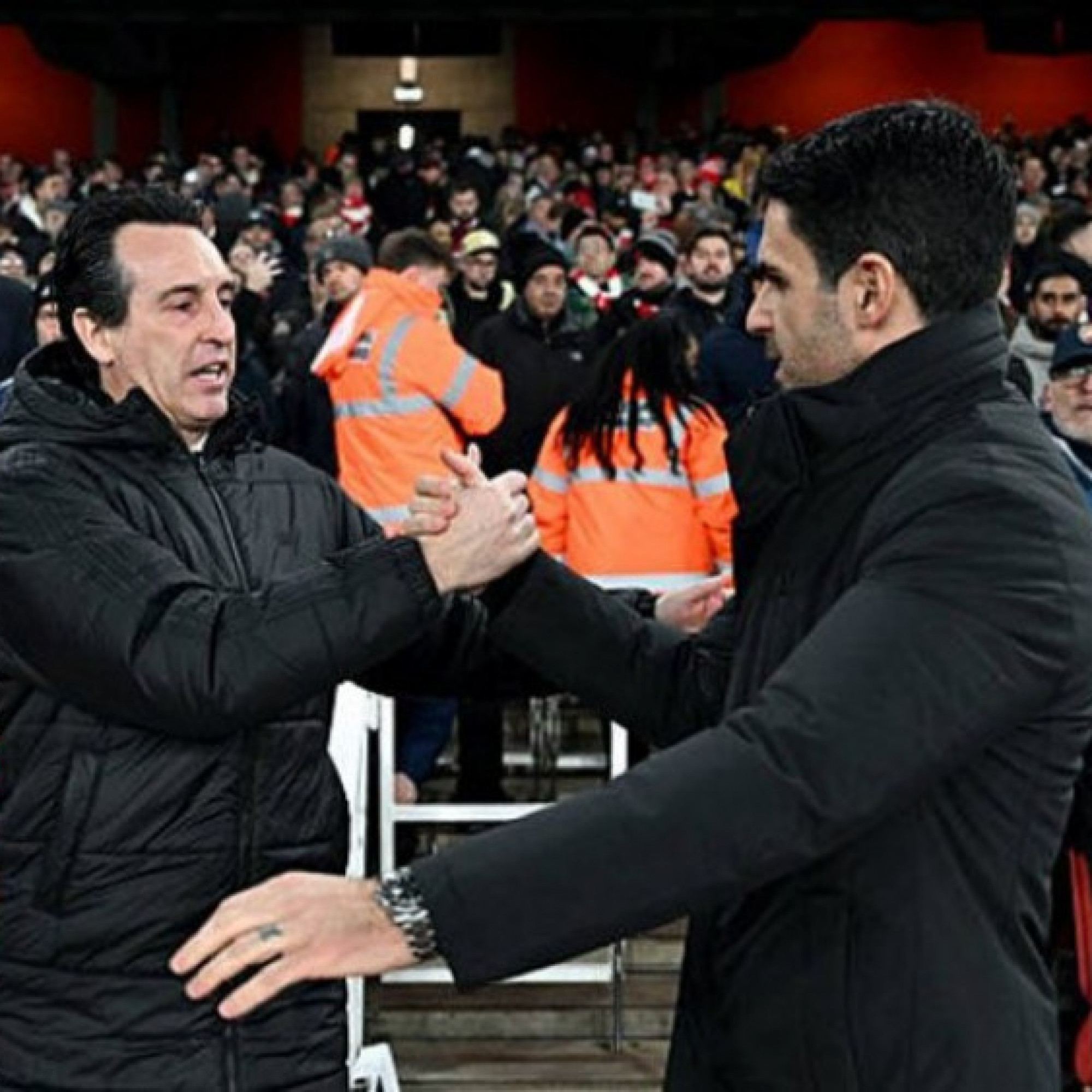  - Arsenal thắng đậm Aston Villa: HLV Emery giải thích vụ không bắt tay Arteta