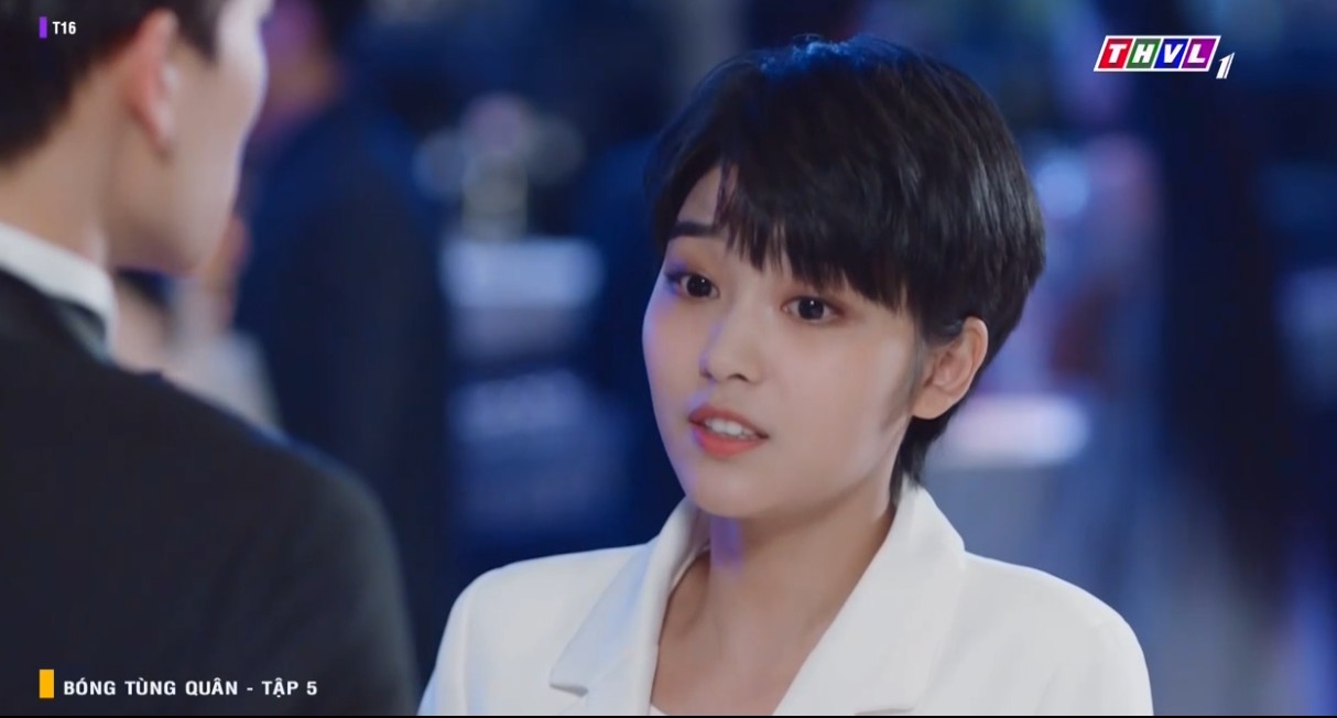 Phim Bóng tùng quân: Hồng Tinh Tinh tóm gọn kẻ khả nghi trong vụ nổ phòng thí nghiệm Nhuận Thế - 4