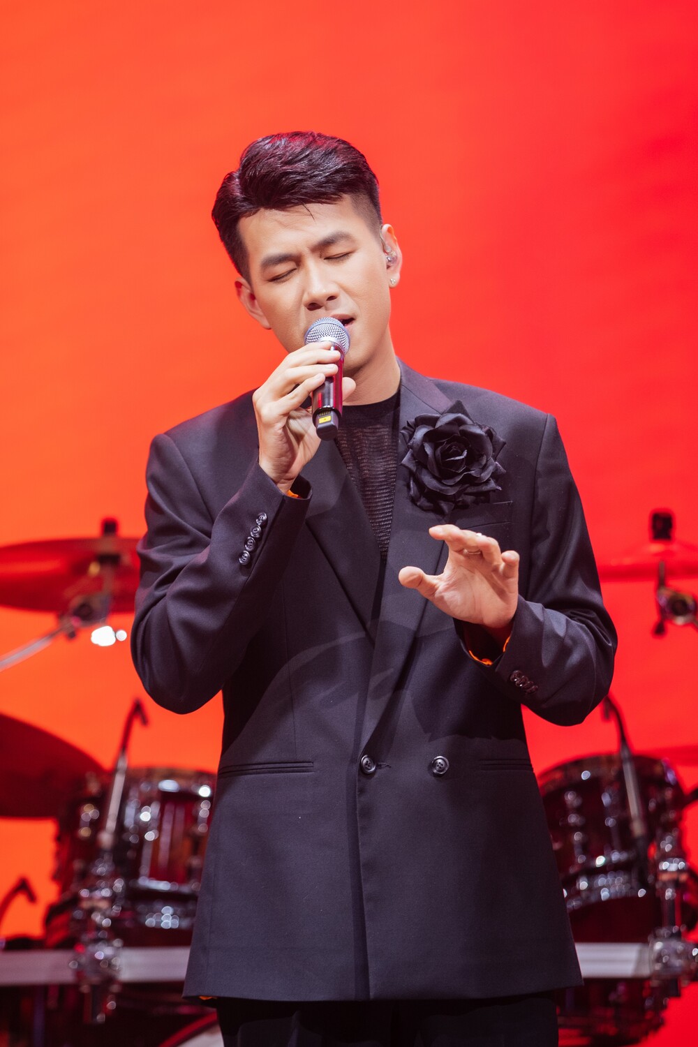 Hồ Trung Dũng giới thiệu album “ALIVE” với 11 ca khúc do chính anh sáng tác - 1