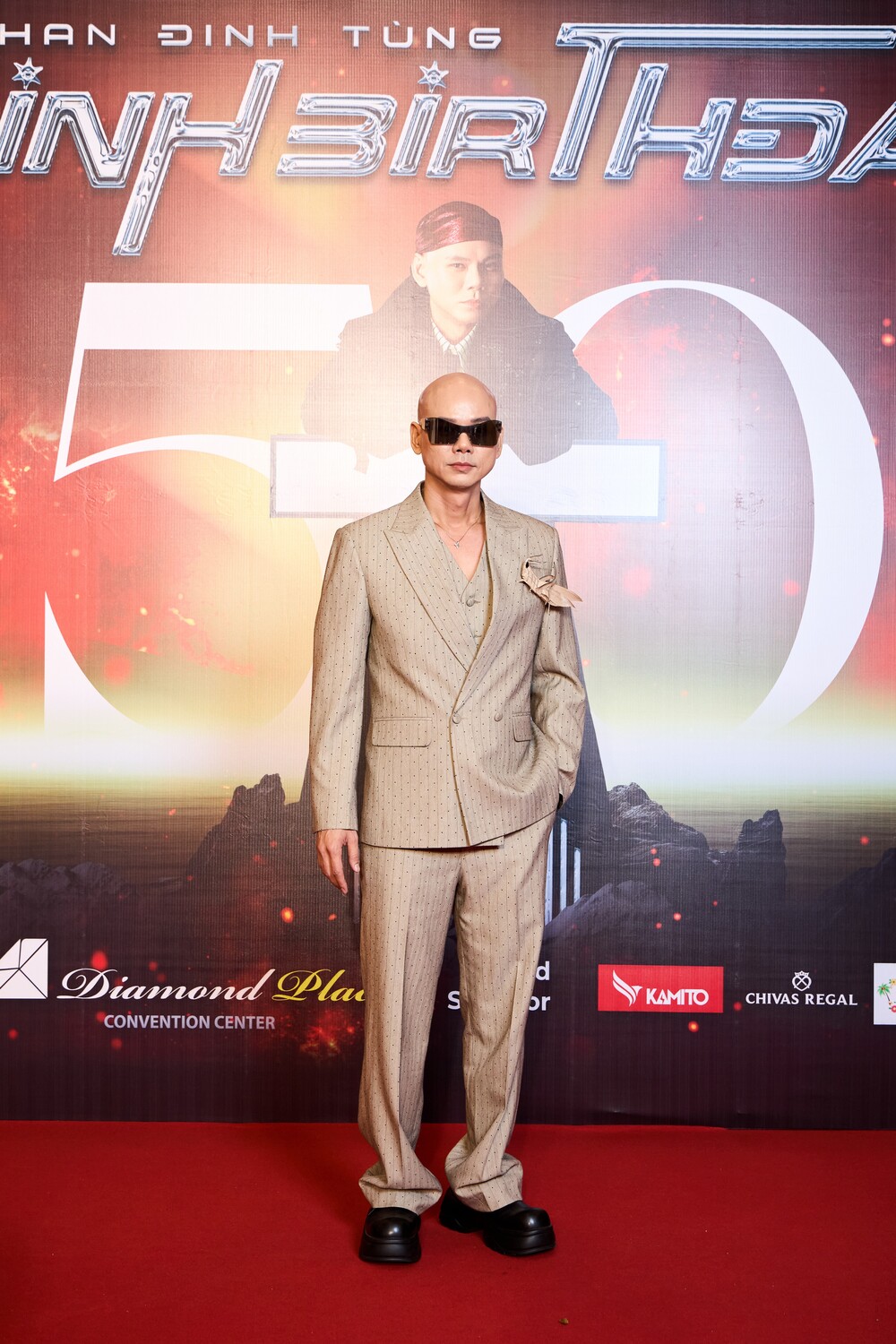 Phan Đinh Tùng quyết tâm làm mới bản hit quốc dân Khúc Hát Mừng Sinh Nhật, mời 5 nghệ sĩ quốc tế từ 5 châu lục góp giọng - 1