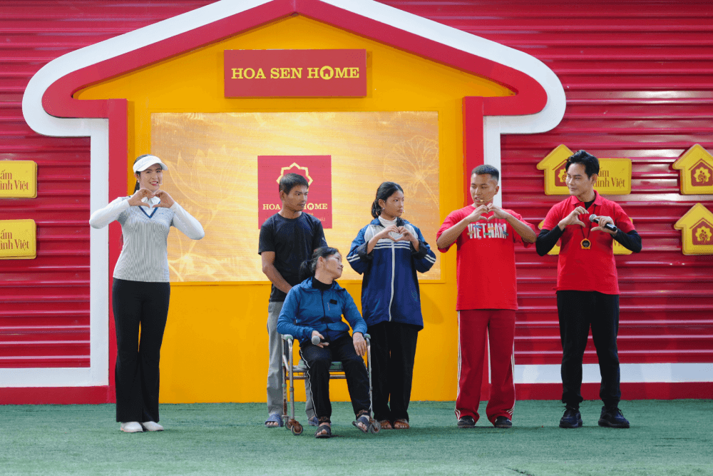 Ngọc Hân xúc động, Đỗ Kim Phúc khâm phục trước nghị lực của em nhỏ mồ côi - 10