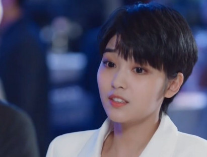 Phim Bóng tùng quân: Hồng Tinh Tinh tóm gọn kẻ khả nghi trong vụ nổ phòng thí nghiệm Nhuận Thế