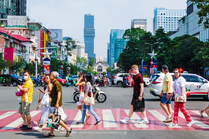 Đại lộ Lê Lợi khoác áo mới: Đánh thức vẻ đẹp tinh khôi giữa trái tim Thành phố - 6