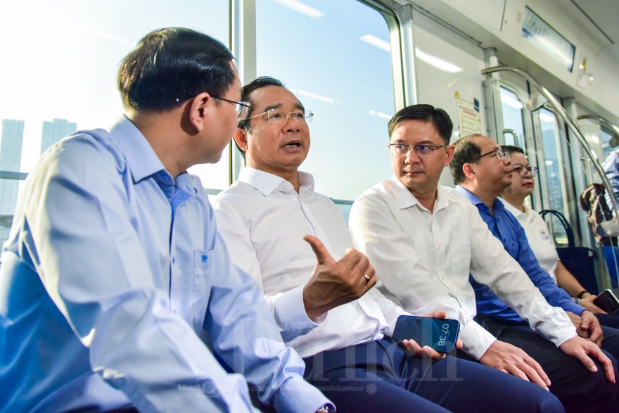 Chủ tịch UBND TP trải nghiệm Metro dự khánh thành Trung tâm hành chính công - 1